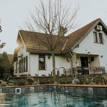 Base Detached With Warm Pool And Fireplace Villa