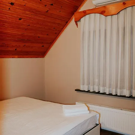 Base Detached With Warm Pool And Fireplace Villa